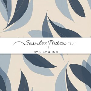 Op de afbeelding: Naadloos patroonontwerp met overlappende blauwe en lichtblauwe bladvormen op een crèmekleurige achtergrond. De tekst "Seamless Pattern" wordt weergegeven in elegant schrift, met "BY LILY & INC" eronder.