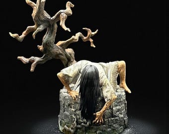 Cursed Girl in Well Statue Horror Resin Figurine Creepy Ghost Decor Gift