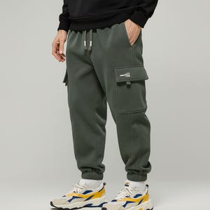 nike sweatpants with side pockets
