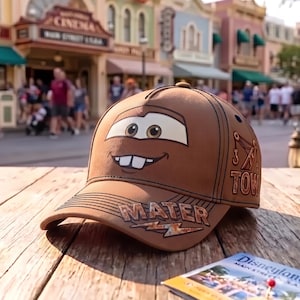 Cappello con stampa di Mater Tow, modello vintage Pixar Cars Tow Truck Snapback, berretto da baseball Disney, cappello con personaggio Disney, cappello di Mater Car