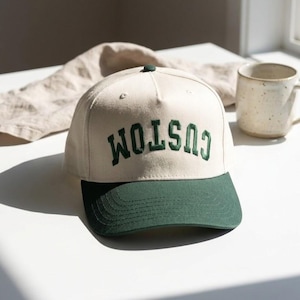 BESTICKTE personalisierte Upside-Down-Text-Hut, Trendige gestickte Baseballmütze, benutzerdefinierter Text 5 Panel, zweifarbiger Snapback, benutzerdefinierter Patch
