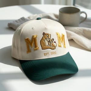 Gorra de béisbol bordada de Nala Simba para mamá, gorra de béisbol de la familia de leones, gorra para mamá primeriza inspirada en Disney, gorra para papá Est 2026, parche bordado, regalo para mamá