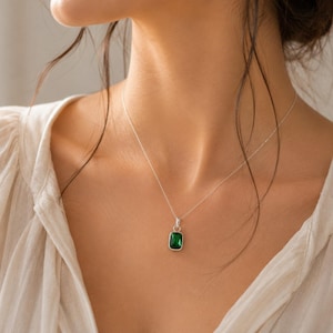 Collar con Colgante de Piedra Preciosa Verde en Plata de Ley 925 | Joyería Boho Minimalista y Delicada | Regalo Hecho a Mano para Ella