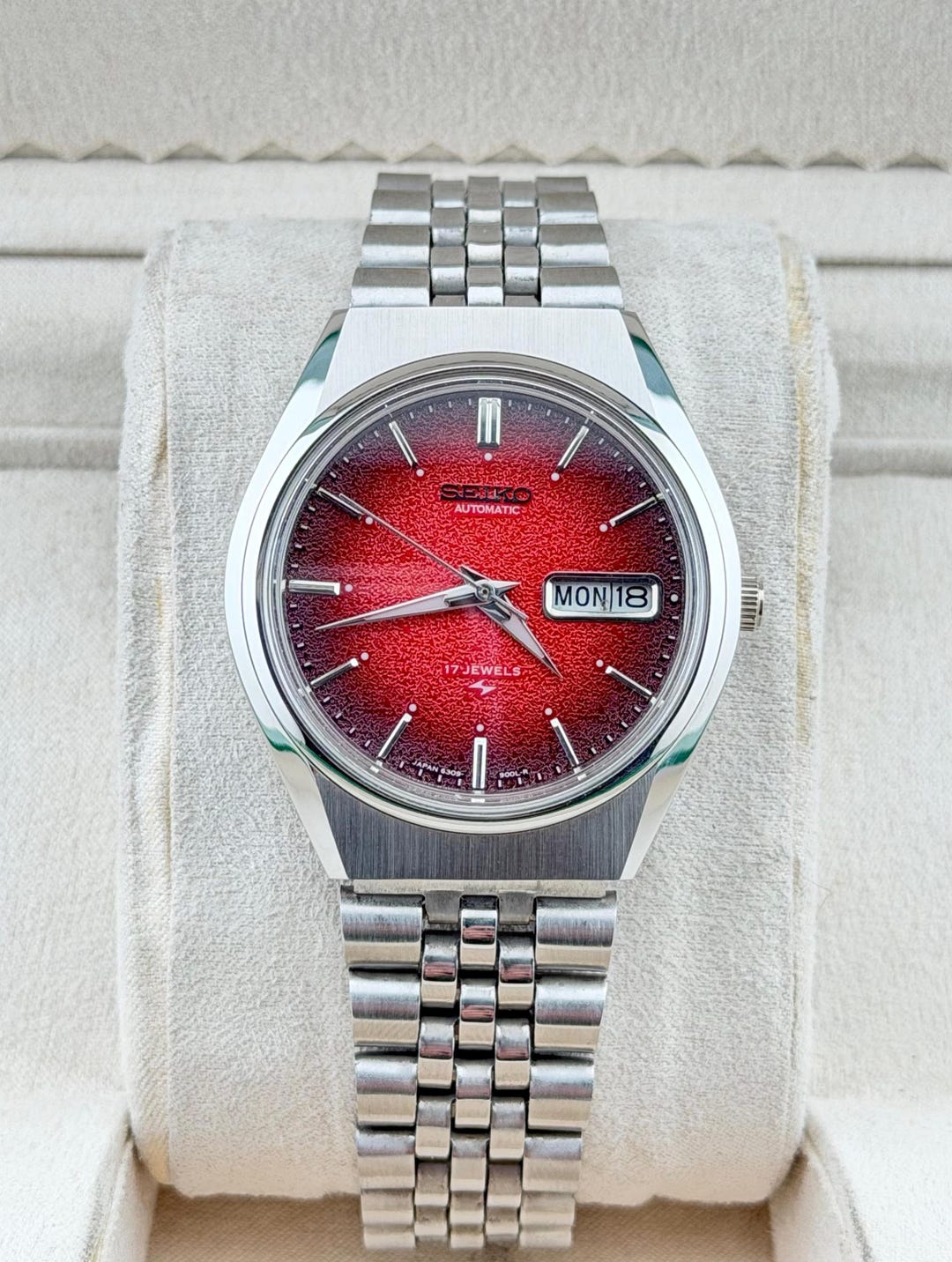 red dress watch Discussion] What is the best red dial in watches? : r/Watches