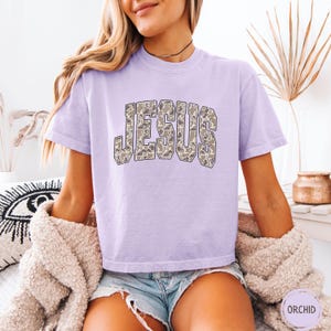 Camo JESUS Womens Boxy Tee Comfort Colors Cotton Slightly Cropped T-Shirt Vintage Wash Distressed Camouflage Christian Faith Shirt Crop Top Orchid