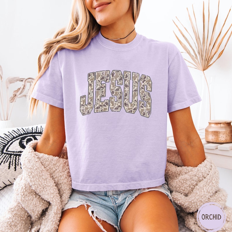 Camo JESUS Womens Boxy Tee Comfort Colors Cotton Slightly Cropped T-Shirt Vintage Wash Distressed Camouflage Christian Faith Shirt Crop Top Orchid