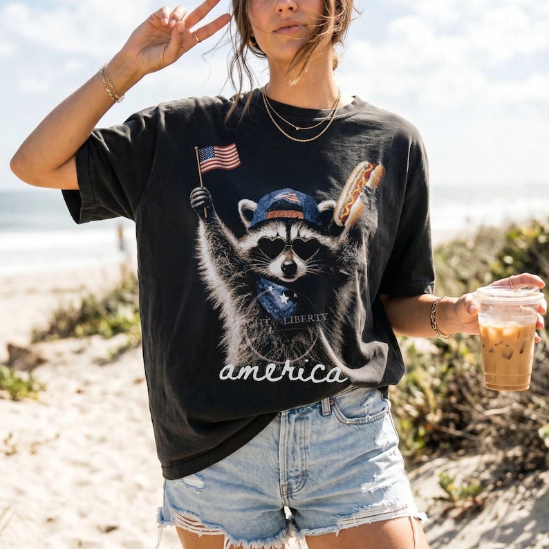 Patriotic Raccoon Hotdog T-Shirt Comfort Colors Funny Meme USA America 4th of July Tee American Flag Independence Day Humor Unisex Shirt imagem 8