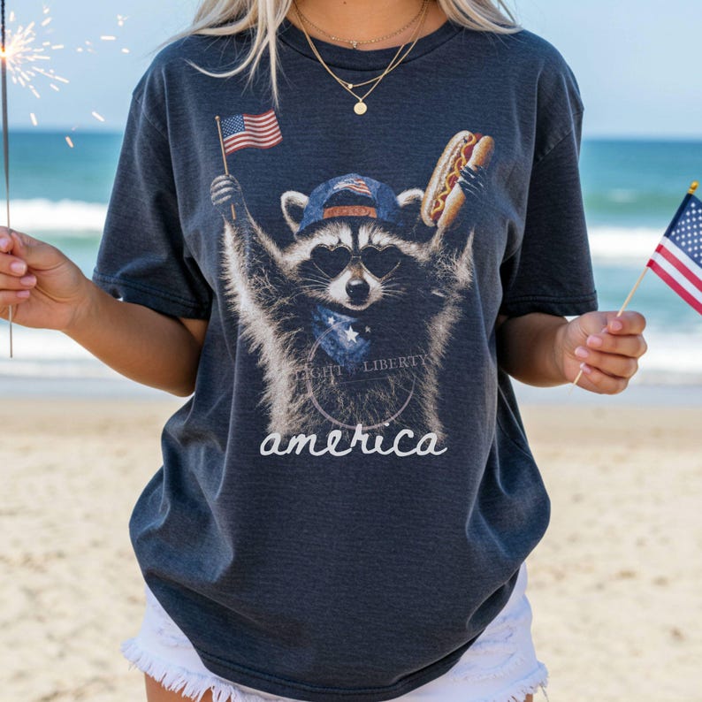 Patriotic Raccoon Hotdog T-Shirt Comfort Colors Funny Meme USA America 4th of July Tee American Flag Independence Day Humor Unisex Shirt imagem 9