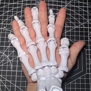 Articulating Skeleton Hand Life Size–3D Printed Poseable Human Bone Hand Prop, Gothic Horror Decor, Anatomy Display, Halloween Accessory