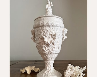 VINTAGE / Urna de porcelana blanca estilo renacentista con querubín / Jarrón con pedestal y tapa Lenwile Ardalt n.° 6065