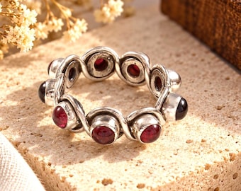 Anello con granato naturale, anello in argento sterling 925, anello con gemma di granato rosso, anello a fascia con granato, anello boho di tendenza, regalo per lei