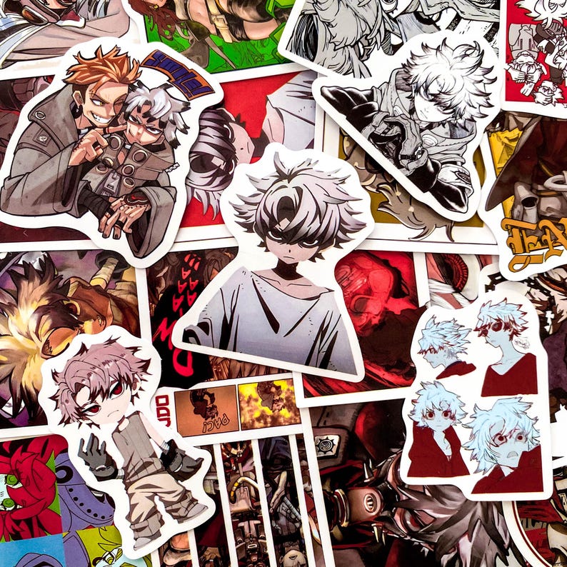 Puede incluir: Una colecci&oacute;n de pegatinas de estilo anime con varios personajes en poses din&aacute;micas. Las pegatinas muestran una gama de colores, incluyendo rojo, blanco y negro, con ilustraciones detalladas y contornos audaces. Las pegatinas est&aacute;n troqueladas.