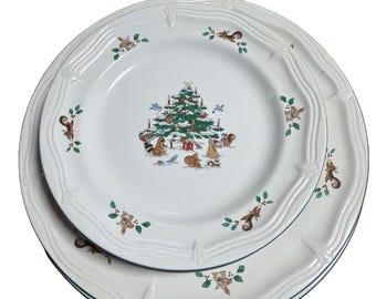 VTG Woodland Christmas 12 Piece Dinnerware Set Ming Pao Whimsy Wildlife Animals