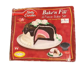 Juego de 4 moldes para hornear Betty Crocker Bake 'n Fill con tapa abovedada, ¡en caja!