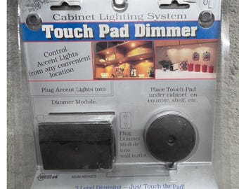 Sistema de iluminación para armarios Westek A6043CS con panel táctil y regulador de intensidad de 3 niveles, color negro, 200 W (nuevo)