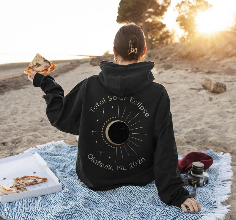 Sudadera personalizada con diseño de eclipse solar total / Sudadera con diseño de la trayectoria de la totalidad / Cuenta atrás para la totalidad / Sudadera celeste / Sudadera con diseño de las fases lunares y solares en astronomía imagen 2