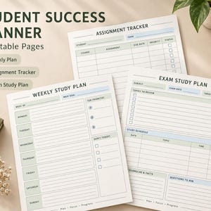 Op de afbeelding: Een Student Success Planner set bestaande uit drie printbare pagina's met lichtgroene en blauwe accenten. De pagina's bevatten een wekelijks studieplan, een opdrachten-tracker en een examenstudieplan met secties voor doelen en planning.