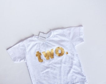 Camiseta de cumpleaños dorada, cualquier edad, cualquier número