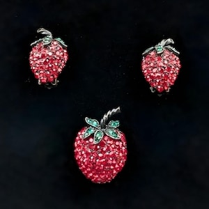 Vintage Weiss Red Strawberry Jewelry Set with Single Strawberry Brooch and Clip On Earrings