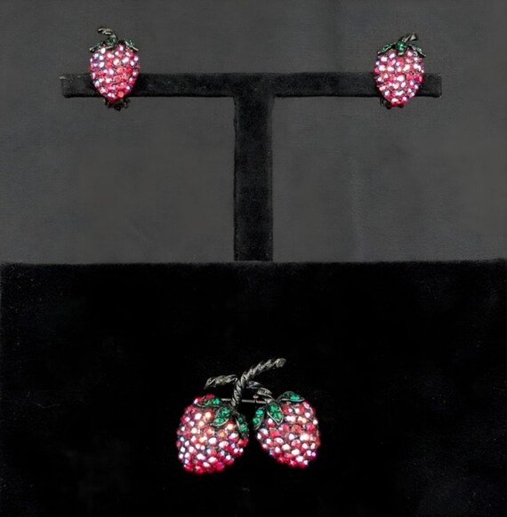 Weiss Strawberry Red Ruby Aurora Borealis AB Broo… - image 2