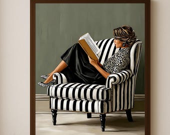 Puede incluir: Una impresión artística enmarcada representa a una persona leyendo en un sillón a rayas. La persona lleva un vestido negro y zapatos estampados. La silla tiene rayas blancas y negras, y la obra está enmarcada en un borde marrón oscuro.