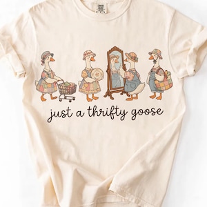 Just A Thrifty Goose PNG, grand-mère Goose Png, chemise éphémère rigolote PNG, Coquette économiser de l'argent Shopping d'occasion, téléchargement numérique