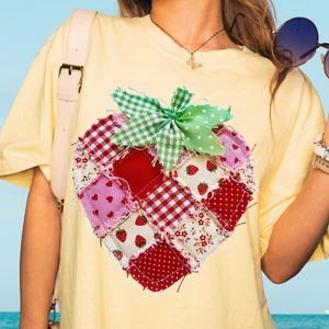 Patchwork Erdbeere PNG, Vintage Quilt Erdbeere PNG, Cottagecore Erdbeerdesign, Retro Erdbeere Clipart, Sommer Erdbeere PNG