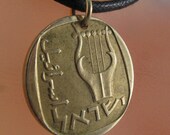 ISRAEL COIN Pendant. israeli coin lyre. shekel . music necklace. number 25 No.001196