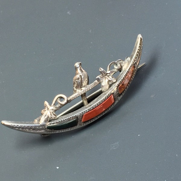 SCOTTISH AGATE brooch bird  and  crescent moon /  sterling silver pebble brooch. circa  1800s. agate jewelry.Scotland Silver  No.001991 cs