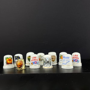 Vintage  thimble collection lot of 11 USA thimbles - York Las Vegas Alaska Hawaii Tennessee Floridas souvenir thimbles  No.200