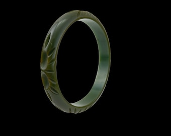 Carved green BAKELITE bangle bracelet  - vintage spinach green bakelite jewelry deco bracelet  No.001413