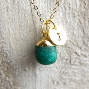 Collar con colgante de esmeralda verde, cumpleaños de mayo, cristal de piedra preciosa verde, día de la madre, regalo, inicial de letra personalizada, piedra de nacimiento de cumpleaños