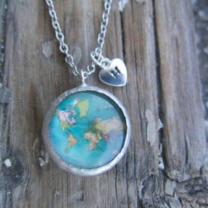 Collar con colgante de mapa del mundo, regalo personalizado, dije inicial, regalo de viaje, mejor amiga, inspirador, colgante hecho a mano, regalo para ella