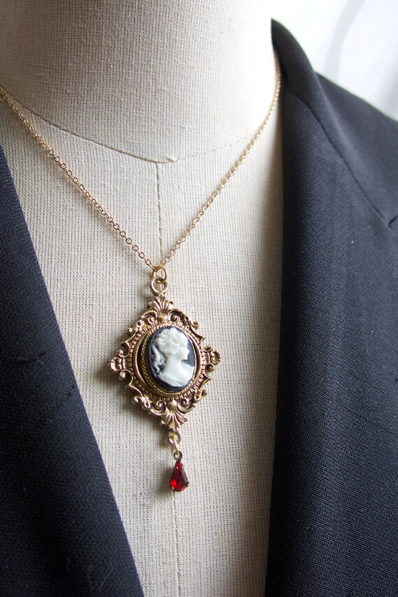カメオネックレス、樹脂、上品なビクトリア朝、アンティーク風、女性
