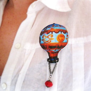 Heißluftballon Brosche, Geschenk für den Reisenden, Vintage inspirierter Schmuck, handgemacht für sie, Muttertagsgeschenk, Retro Bild, Geschenk