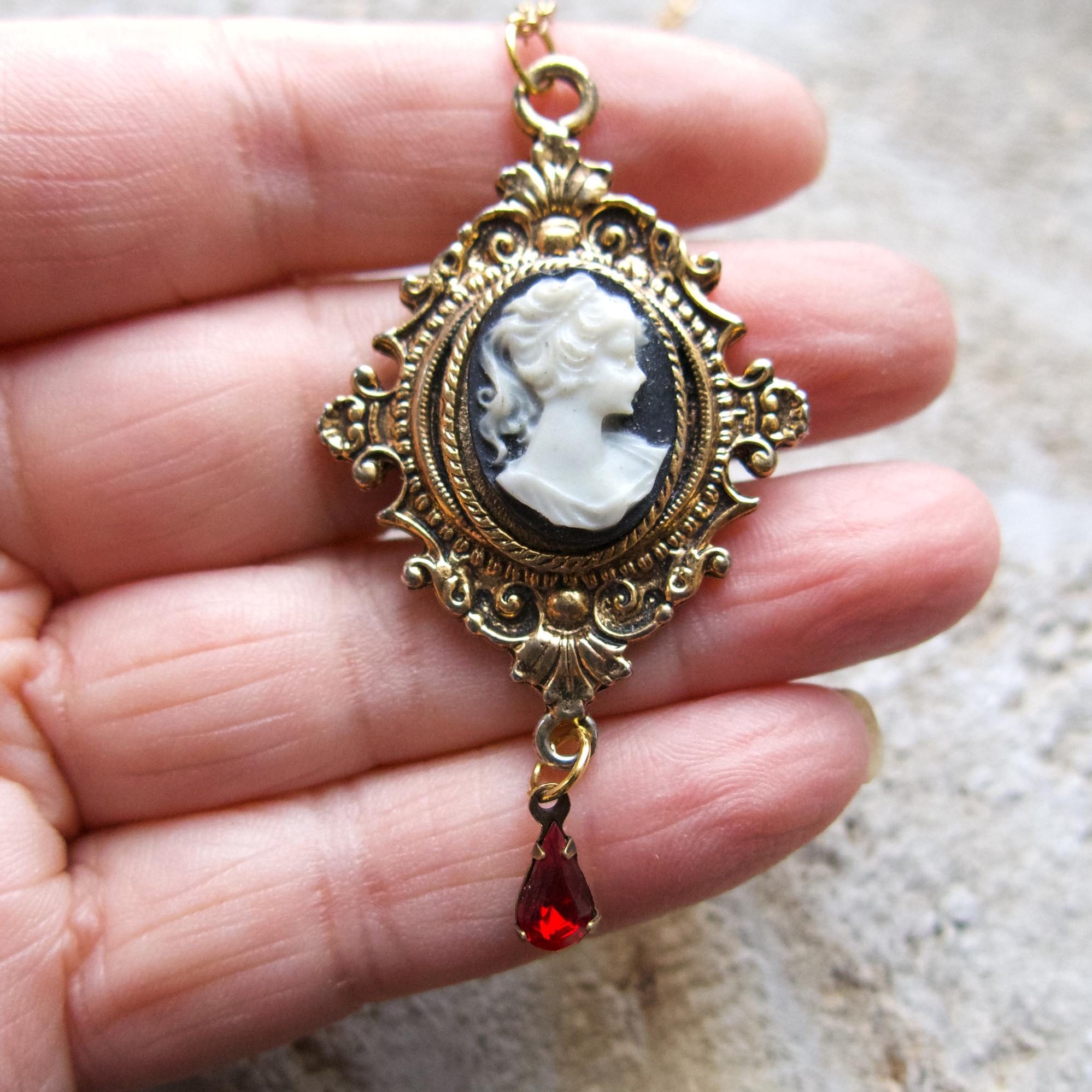 カメオネックレス、樹脂、上品なビクトリア朝、アンティーク風