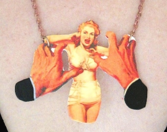Horror Necklace Vintage Screaming Lady Pendant: Retro Halloween Jewelry Charm, Unique Novelty Art Accessory