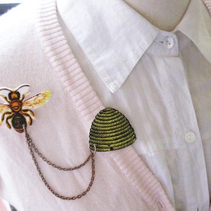 Bee Brooch Gift Pin, Insect Honey Double Collar Golden Yellow Beehive Hive Trend Unique Design Kitsch for her Eco Nature lover Lover image 2