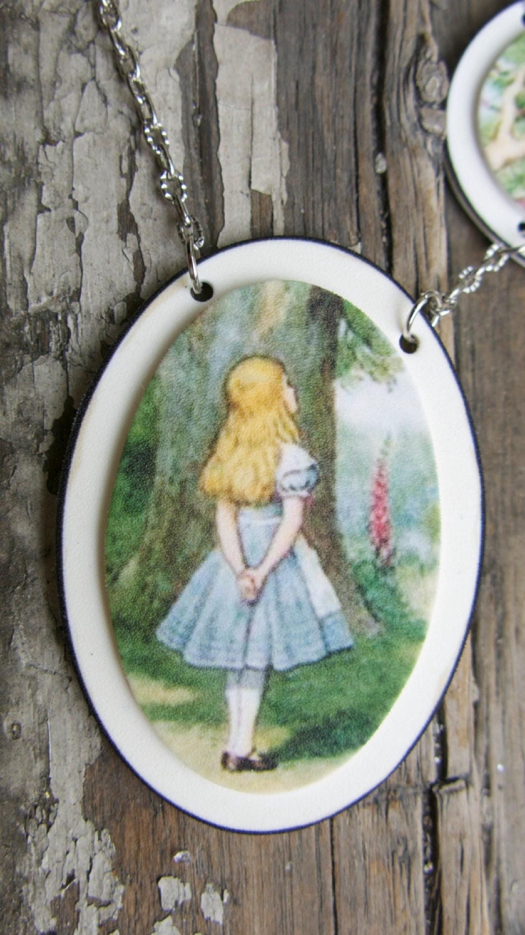 Collier Cordelette Avec Pendentif Cheshire Chat - Alice Au Pays Des Merveilles, Neuf Avec étiquettes