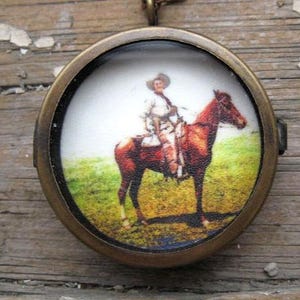 Collier cheval et cow-boy, rodéo, Far West, médaillon Shadow Box, country western, photo vintage, bijoux du Texas, cadeau fait main pour elle