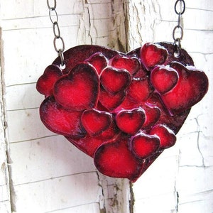 Rote Herz Halskette, Frauen Statement Halskette, Trend Geschenk, Liebe Amor Kuss, Schmuck Bild, Handgemacht für sie, Skurril Schmuck, Multi
