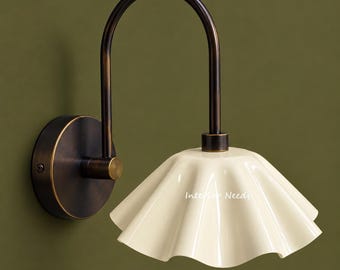Brass Wall Sconce with Scalloped Shade, Vintage Modern Wall Light, Antique Brass Sconce, Bedroom Lighting, Bathroom Vanity Light