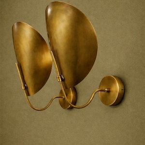 Mid Century Modern Messing Wandleuchte - Handgefertigtes Curved Shade Wandleuchte - Paar