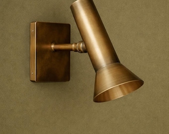 Aplique de pared vintage de latón con foco / Lámpara de tocador moderna de mediados de siglo