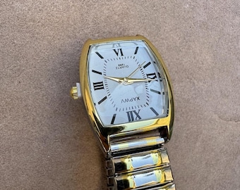 Vintage Retro Silver Watch: Roman Numeral Dial, Unisex Stretch Band
