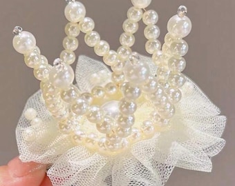 Presilha de cabelo coroa de pérolas para bebê menina – Acessório de cabelo com laço de princesa feito à mão