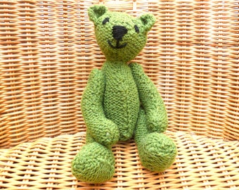 Grüner 8 "Bär Handgestrickter Teddybär 100% Wolle, handgefertigt, Vintage-Stil, traditionelles Geschenk, gestricktes Erbstück mit Lammwollfüllung