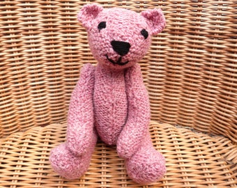 Dulce osito de peluche rosa de 8" tejido a mano, oso de reliquia de punto de estilo vintage tradicional, hecho a mano en osito de peluche 100% lana. Regalo para todos