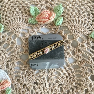 Vintage shabby 1928 Jewelry Co brooch - Valentines! Darling! Rosebud pearls hearts filligree