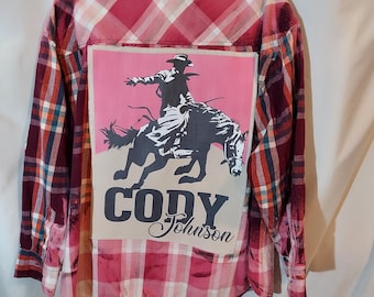 Camisa de algodón blanqueado reciclado: camisa suave y cómoda cosida a mano.